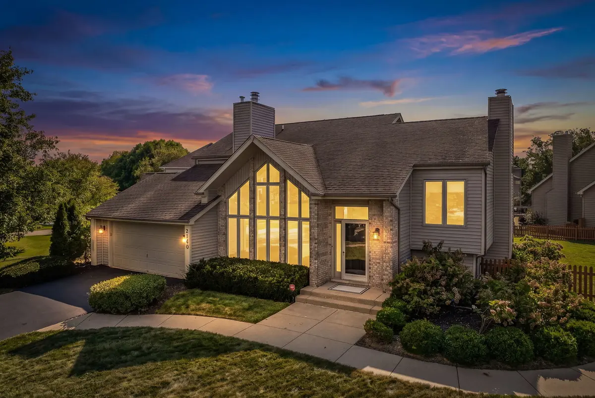 2108 Yellowstar LN, Naperville, IL 60564