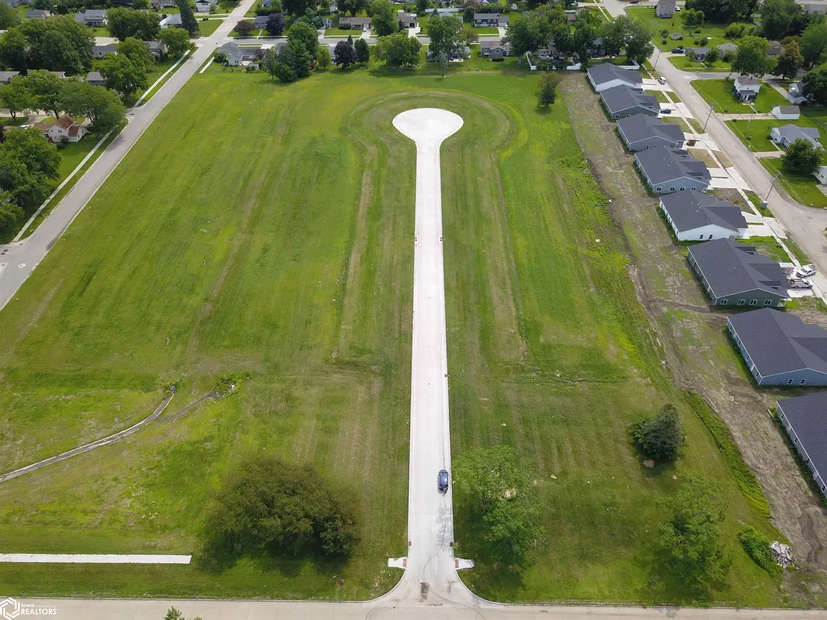 96 13th AVE, Grinnell, IA 50112