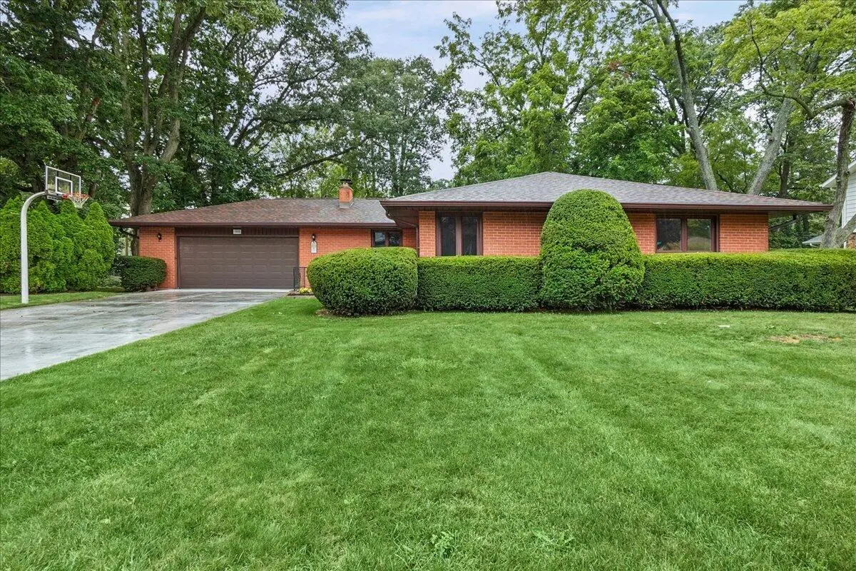 1805 Clover Lane, Valparaiso, IN 46385