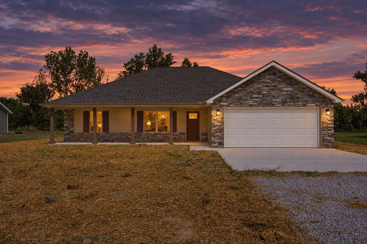 707 Prairie LN, Carl Junction, MO 64834