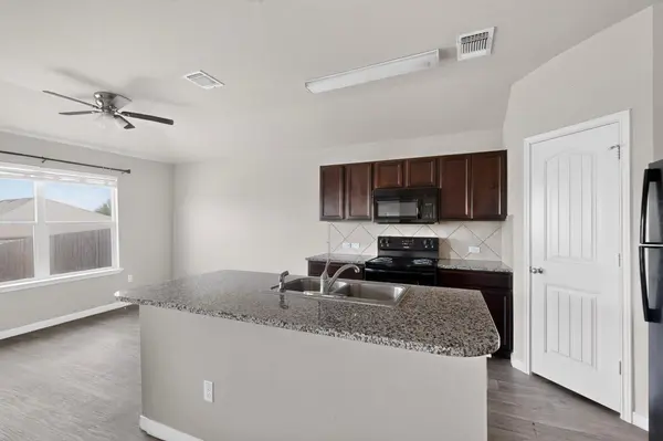 402 Pentire WAY, Hutto, TX 78634