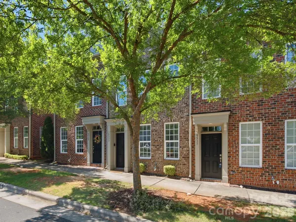 9533 Longstone LN, Charlotte, NC 28277