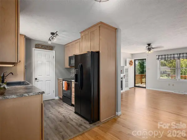 403 Lower Grassy Branch RD, Asheville, NC 28805