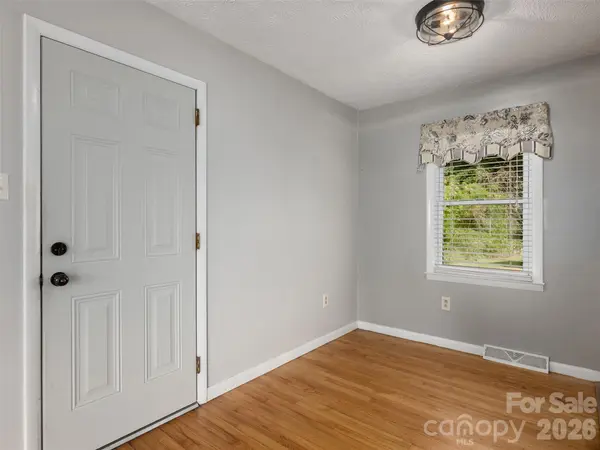 403 Lower Grassy Branch RD, Asheville, NC 28805