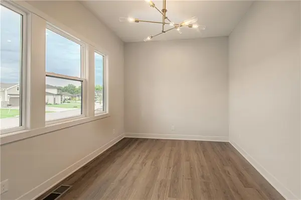 16965 W 172nd TER, Olathe, KS 66062