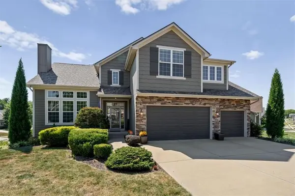 8311 NW 74th ST, Kansas City, MO 64152