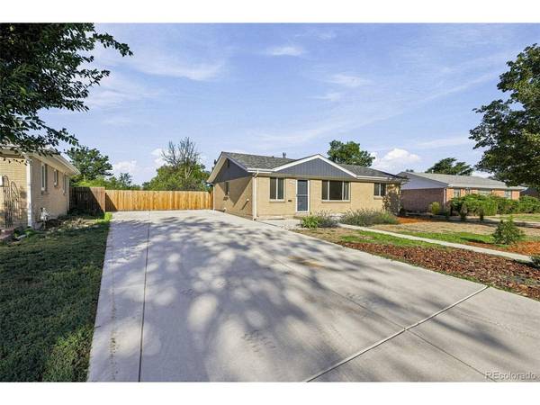 857 Iola, Aurora, CO 80010