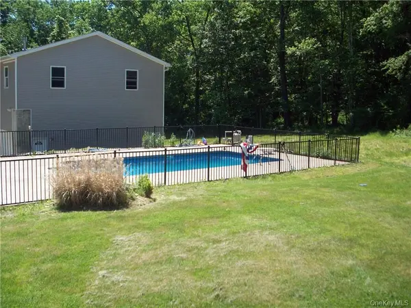 6 Regent DR #HOUSE, Hopewell Junction, NY 12533