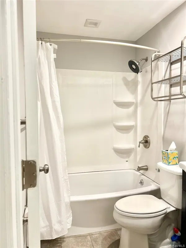 325 Mclean AVE #15, Yonkers, NY 10705
