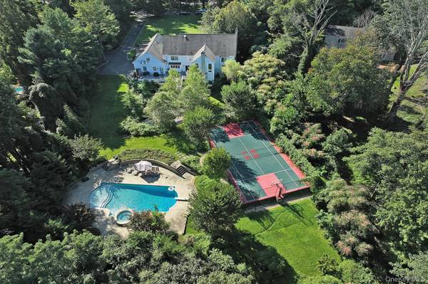 7 Saw Mill LN, Cold Spring Harbor, NY 11724
