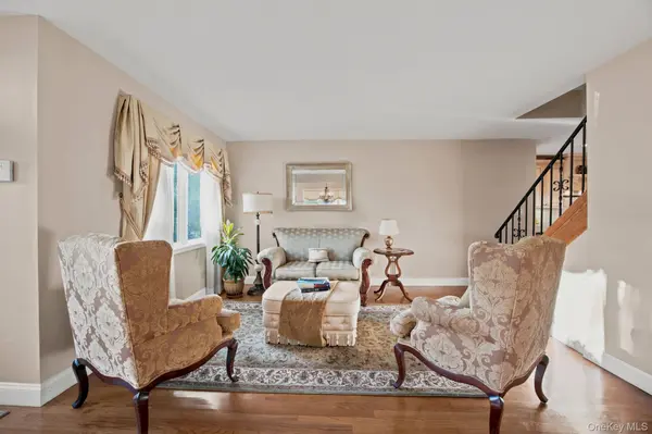 154 Celler AVE, New Hyde Park, NY 11040