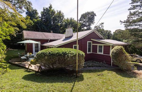 16 Garden DR, Stony Brook, NY 11790