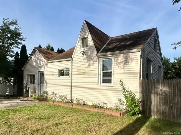 302 McCall AVE, West Islip, NY 11795