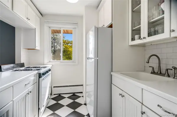 200 Merrick RD #L, Amityville, NY 11701