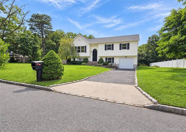 6 Gordal LN, Coram, NY 11727