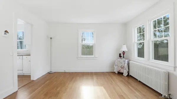 12 Summit BLVD, Westhampton, NY 11977
