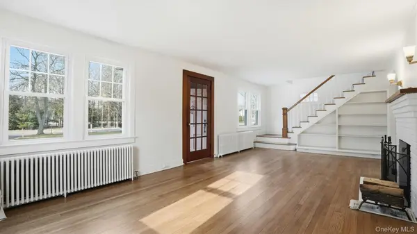 12 Summit BLVD, Westhampton, NY 11977