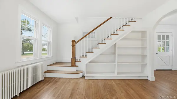 12 Summit BLVD, Westhampton, NY 11977
