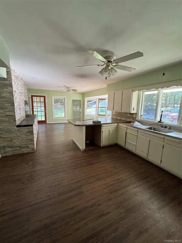 33 Mount Sinai Coram RD, Coram, NY 11727