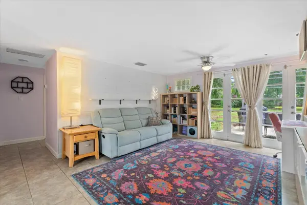 4225 SWIFT RD, Sarasota, FL 34231