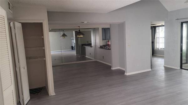 4891 PURITAN CIR #2322, Tampa, FL 33617