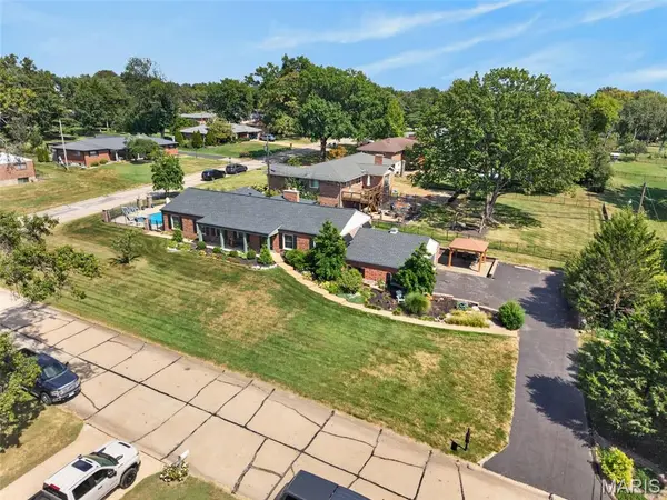 10636 Rebecca DR, St Louis, MO 63128