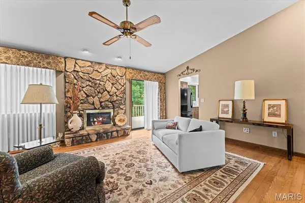 108 W Brittany LN, O'fallon, IL 62269