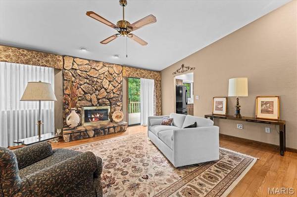 108 W Brittany LN, O'fallon, IL 62269