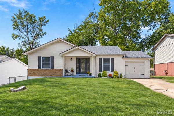1417 Saint Gregory LN, St Charles, MO 63304