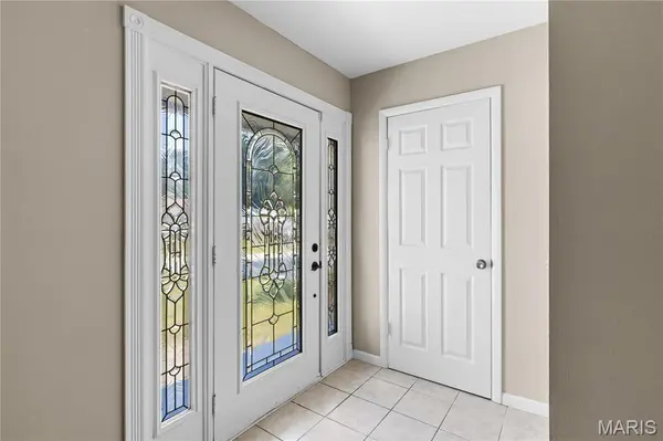 1417 Saint Gregory LN, St Charles, MO 63304