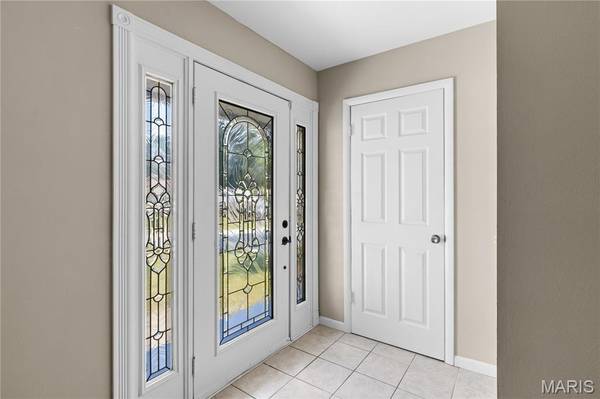 1417 Saint Gregory LN, St Charles, MO 63304