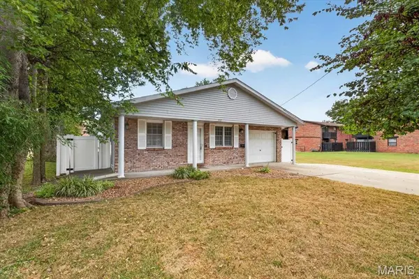 912 W Church ST, Mascoutah, IL 62258