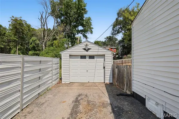 1218 Douglas ST, Alton, IL 62002