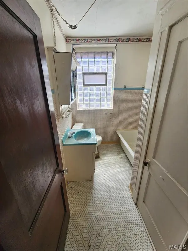 4048 Shreve AVE, St Louis, MO 63115