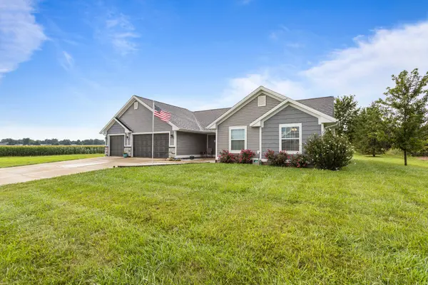 307 Horseshoe DR, Philo, IL 61864