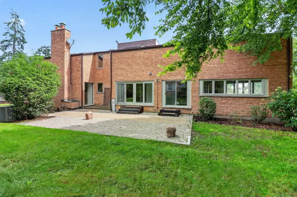 42 Royal Vale DR, Oak Brook, IL 60523