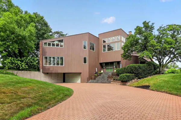 42 Royal Vale DR, Oak Brook, IL 60523