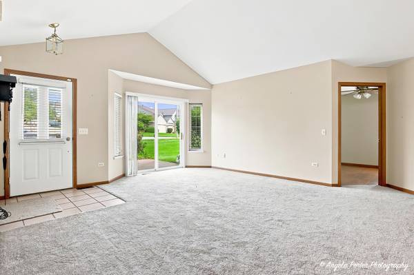 1744 Court ST #1744, Mchenry, IL 60050