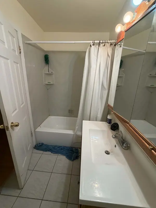 916 E Old Willow Rd RD #102, Prospect Heights, IL 60070