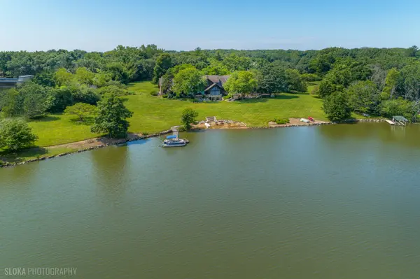 82 Hawley Woods RD, Barrington Hills, IL 60010