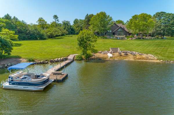 82 Hawley Woods RD, Barrington Hills, IL 60010