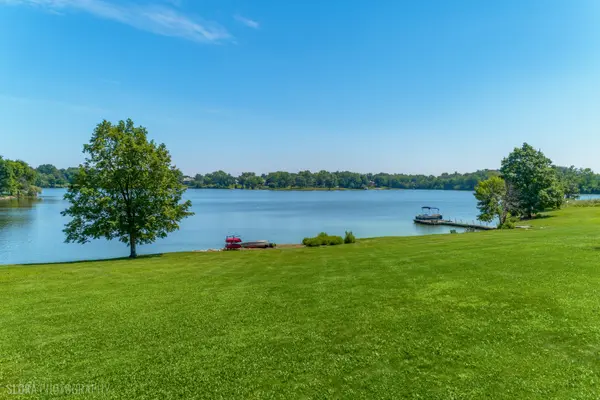 82 Hawley Woods RD, Barrington Hills, IL 60010