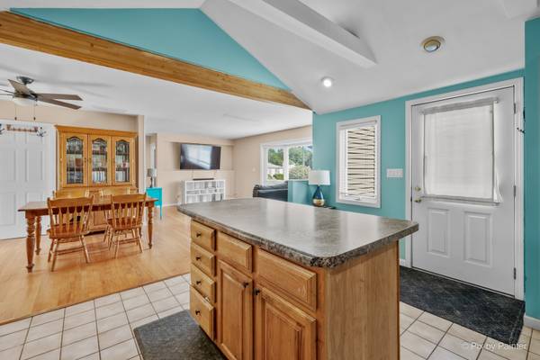 6301 Robert RD, Cary, IL 60013
