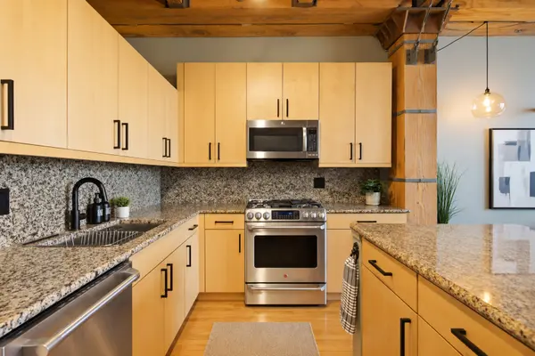 375 W Erie ST #412, Chicago, IL 60654