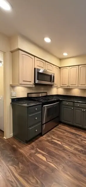 852 Dighton LN N, Schaumburg, IL 60173