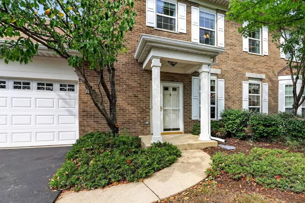 611 Dunhill LN, Carol Stream, IL 60188