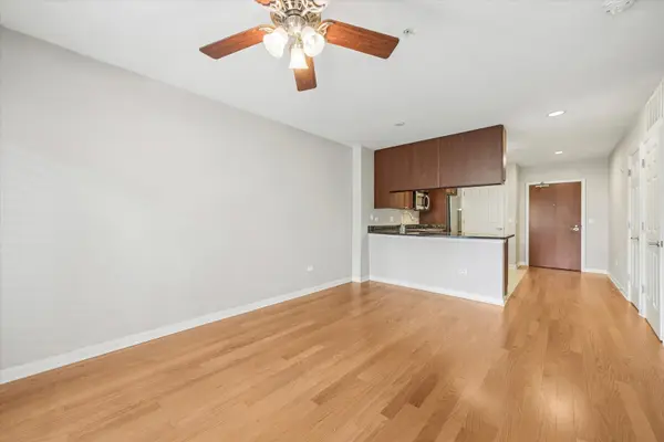 255 E Liberty DR #203, Wheaton, IL 60187
