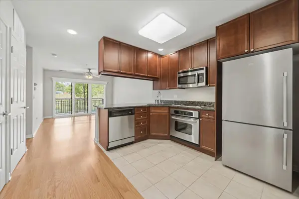 255 E Liberty DR #203, Wheaton, IL 60187