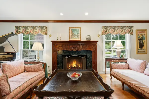 59 Sheffield LN, Oak Brook, IL 60523