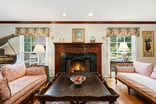 59 Sheffield LN, Oak Brook, IL 60523
